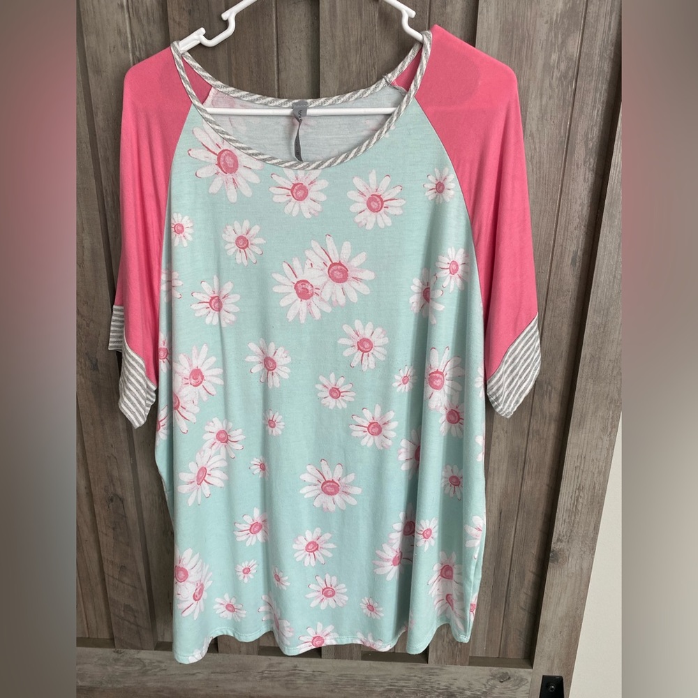 Women’s Boutique Daisy Shirt
